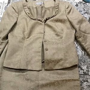 Suit separate Tahari Like new